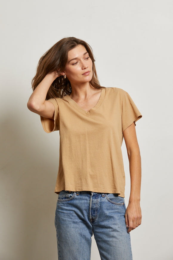 Hendrix - Cotton Short Sleeve Boxy V Neck Tee Suede