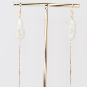 Pearl - Pearl with delicate chain gold