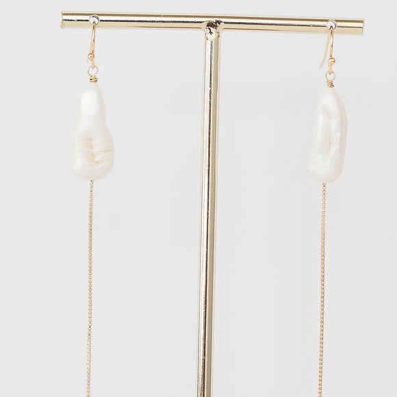 Pearl - Pearl with delicate chain gold
