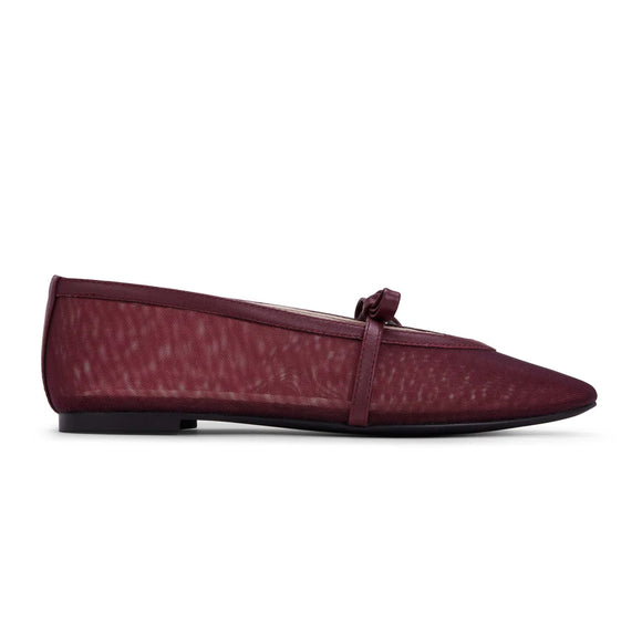 Savannah Flat in Burgundy Mesh