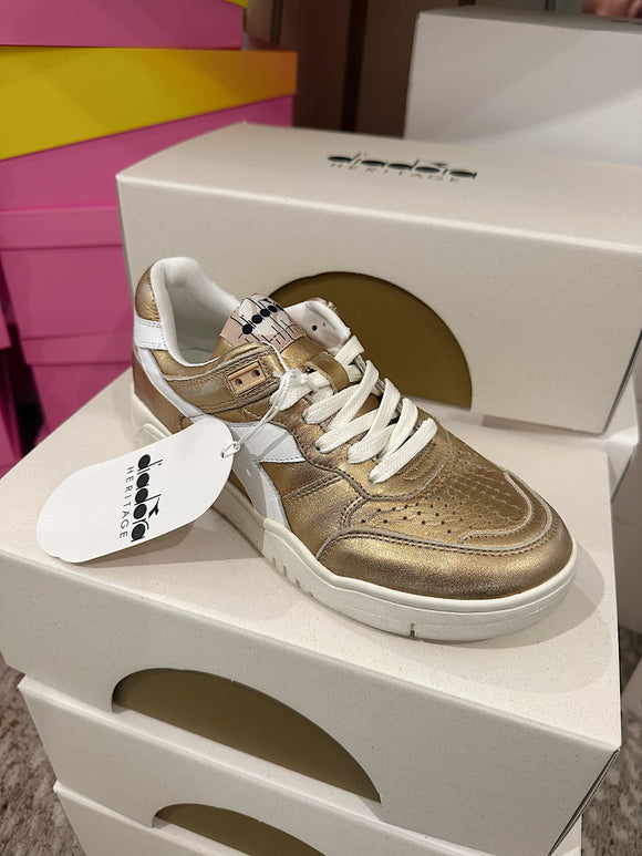 B.560 METALLIC WN Amberlight